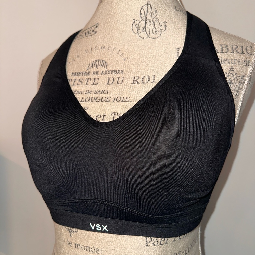 Victoria’s Secret VSX Sports Bra Incredible Maximum Support Underwire 34D MINT!